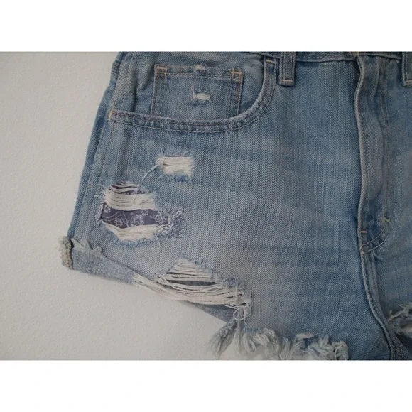 Hollister Distressed Denim Jean Shorts Ripped Bandana Patches Light Wash Women's - Picture 3 of 7